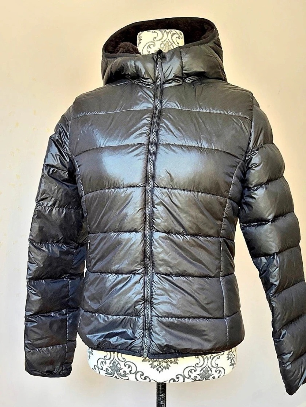 Tna Black Puffer Jacket Size Small